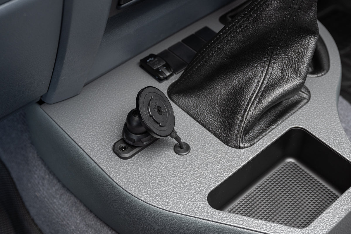 Full Length Centre Console – with Quadlock Magnetic Pivot Head Phone Charger